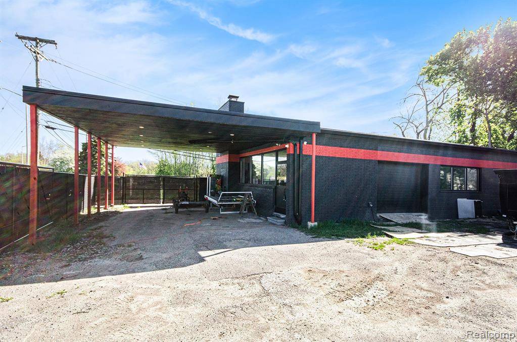 Pontiac, MI 48341,869 ORCHARD LAKE Road