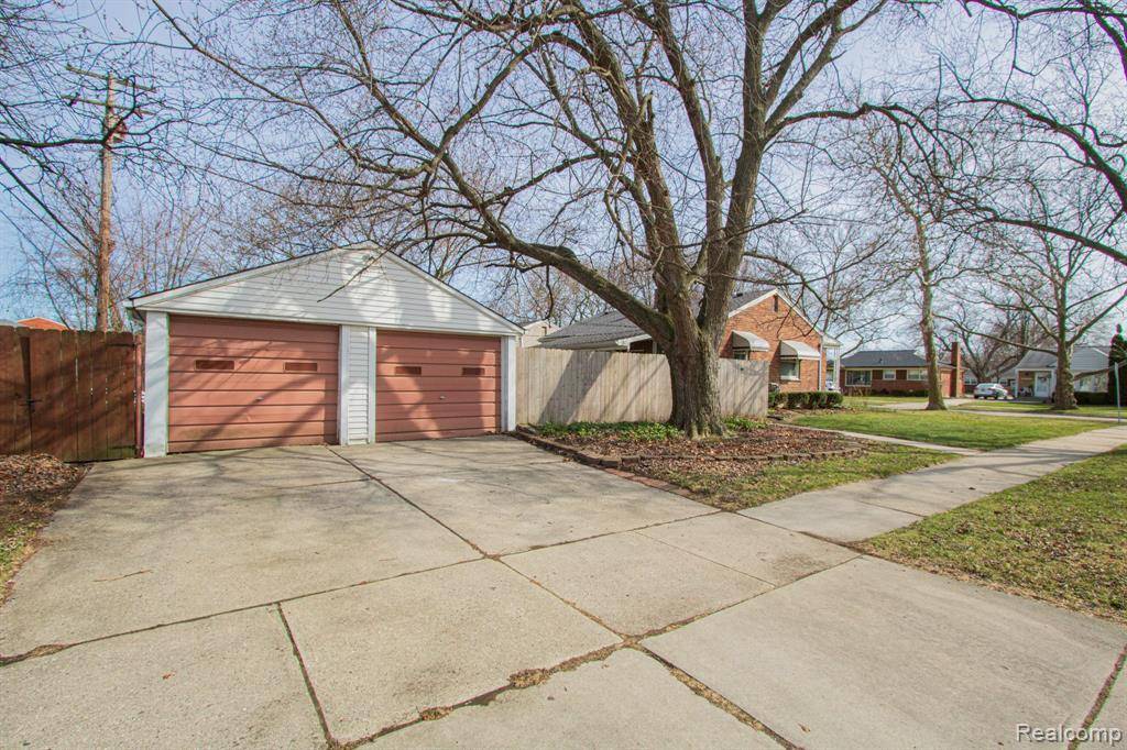 Saint Clair Shores, MI 48080,23013 LINGEMANN Street