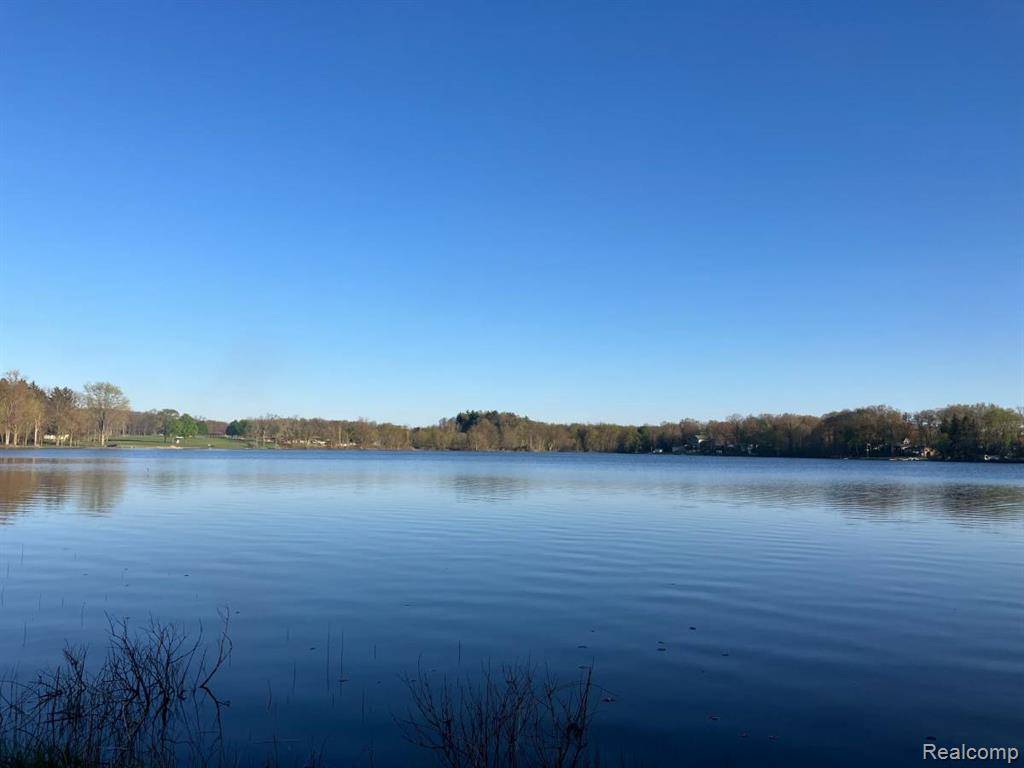 Lapeer, MI 48446,2226 Shoreline Drive