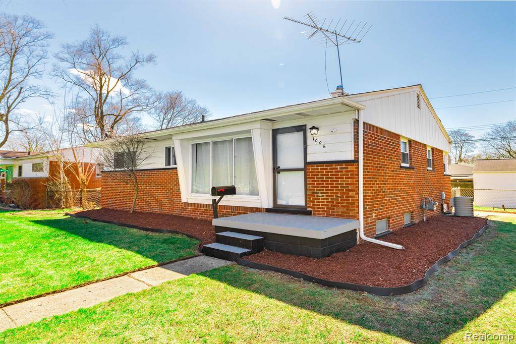 Ypsilanti, MI 48198,1006 ZEPHYR Street