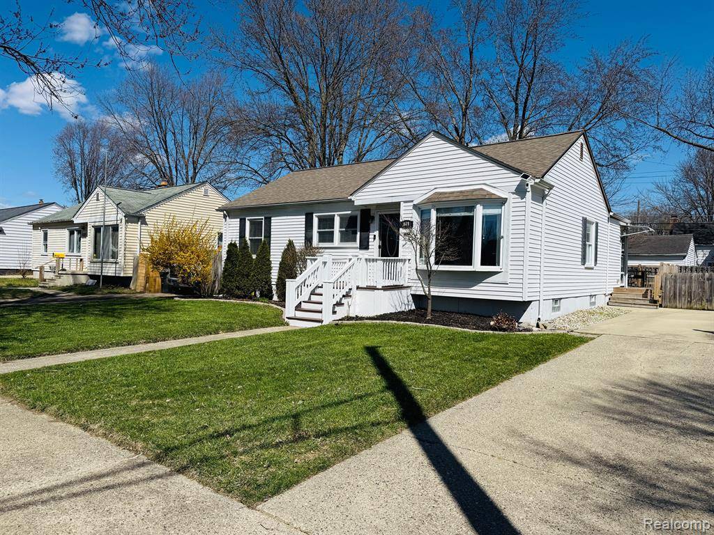 Mount Clemens, MI 48043,669 CHIPPEWA Street