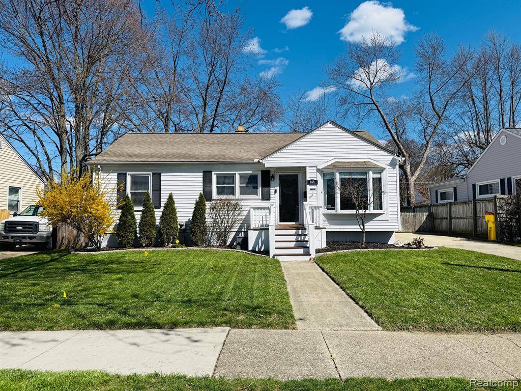 Mount Clemens, MI 48043,669 CHIPPEWA Street