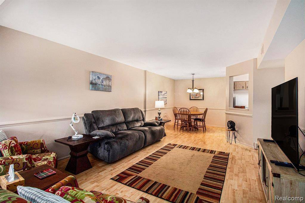 South Lyon, MI 48178,61043 GREENWOOD Drive