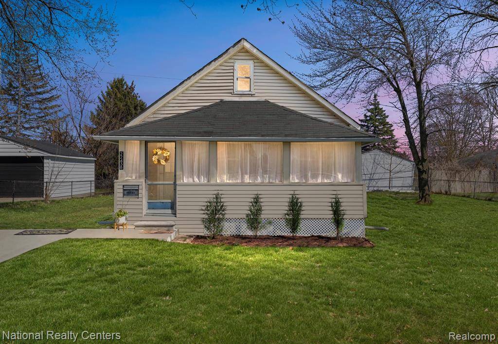 Eastpointe, MI 48021,22438 PIPER Avenue