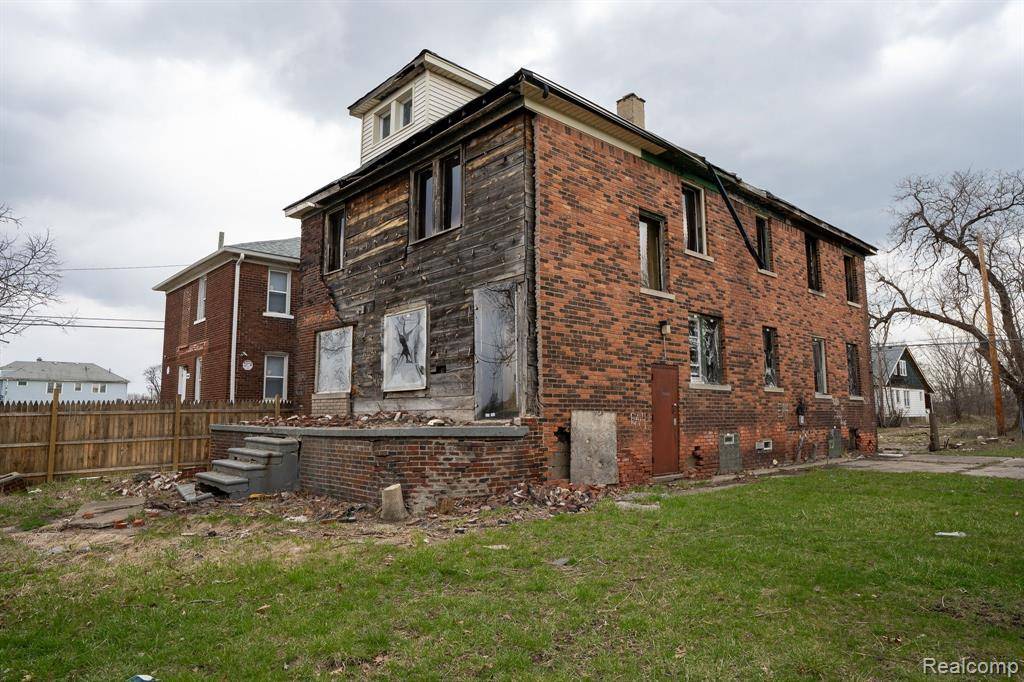 Detroit, MI 48215,2224 ANDERDON Street