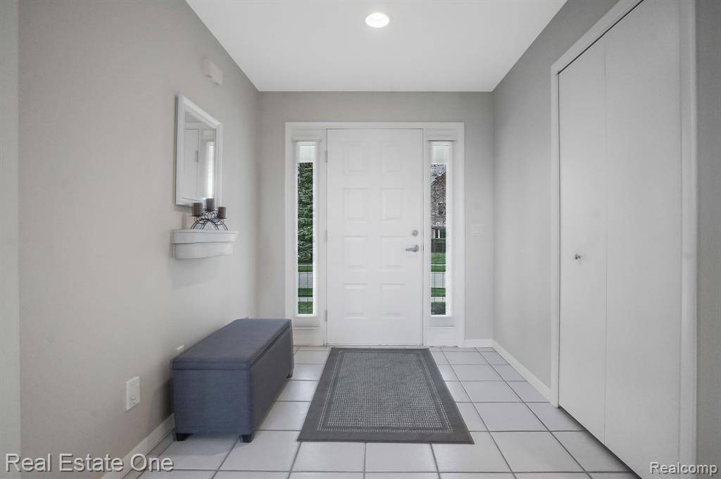Macomb, MI 48044,18114 TERESA Drive