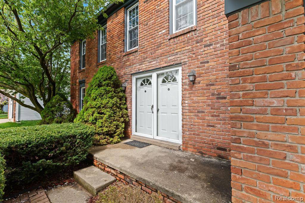 Novi, MI,21950 GREENTREE Lane