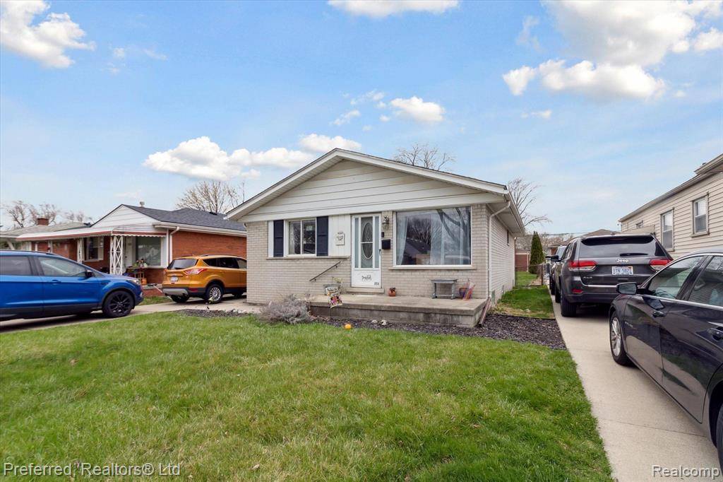Dearborn Heights, MI 48125,4154 CAMPBELL Street