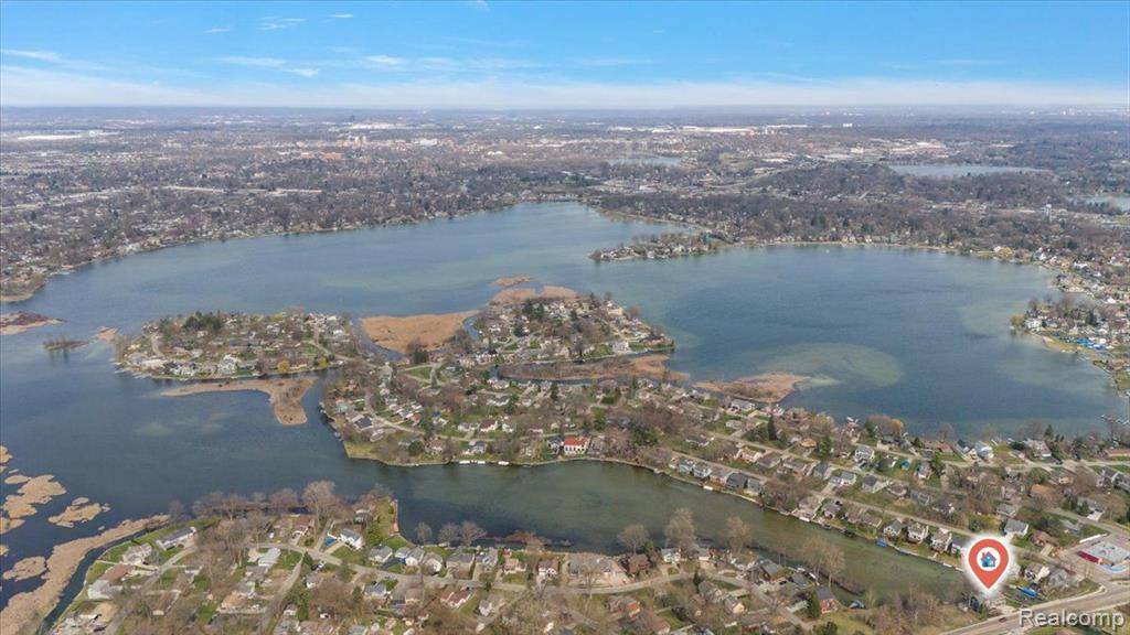 Waterford, MI 48328,1427 S CASS LAKE Road