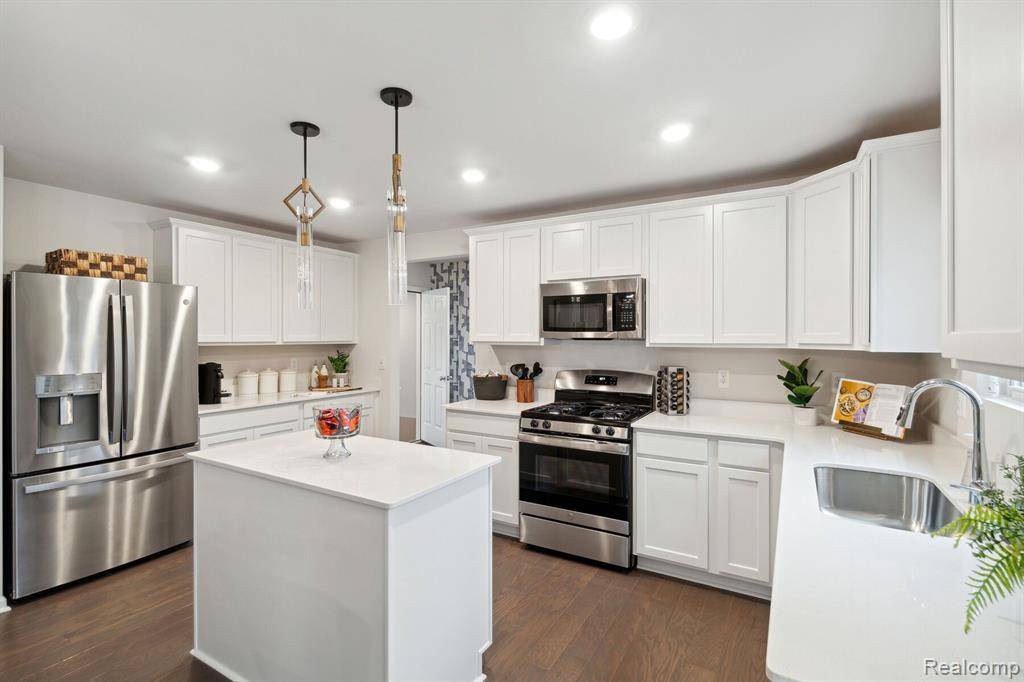 New Baltimore, MI 48047,54629 MOCKINGBIRD Drive