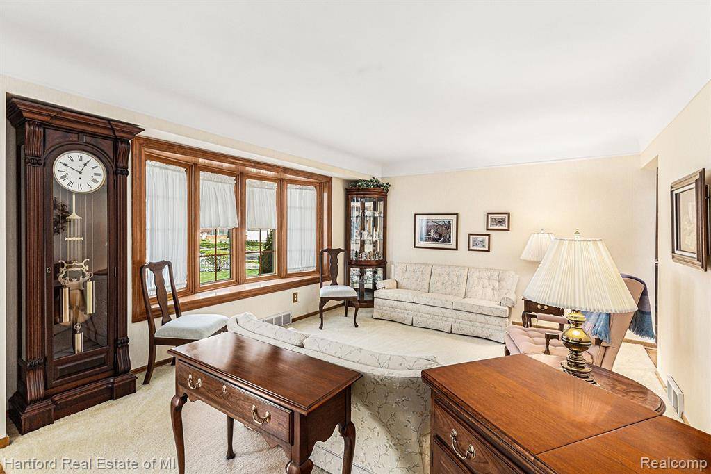 Farmington, MI 48336,33265 CLOVERDALE Avenue