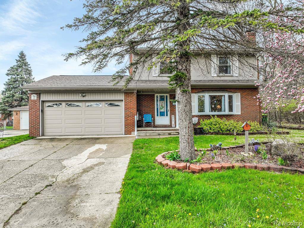 Monroe, MI 48162,826 HENDRICKS Drive