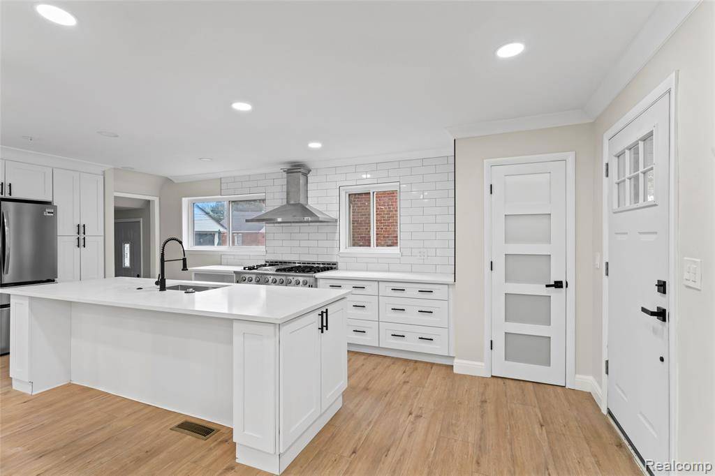 Dearborn, MI 48124,3761 CAMPBELL Street