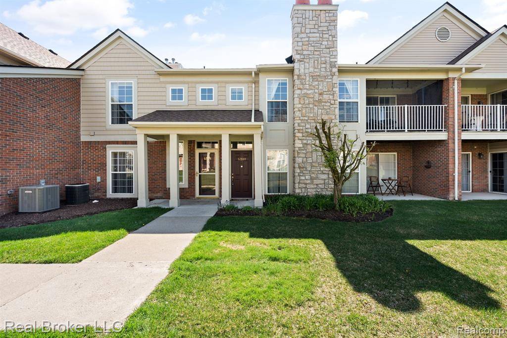 Macomb, MI 48042,52140 NAUGATUCK Drive