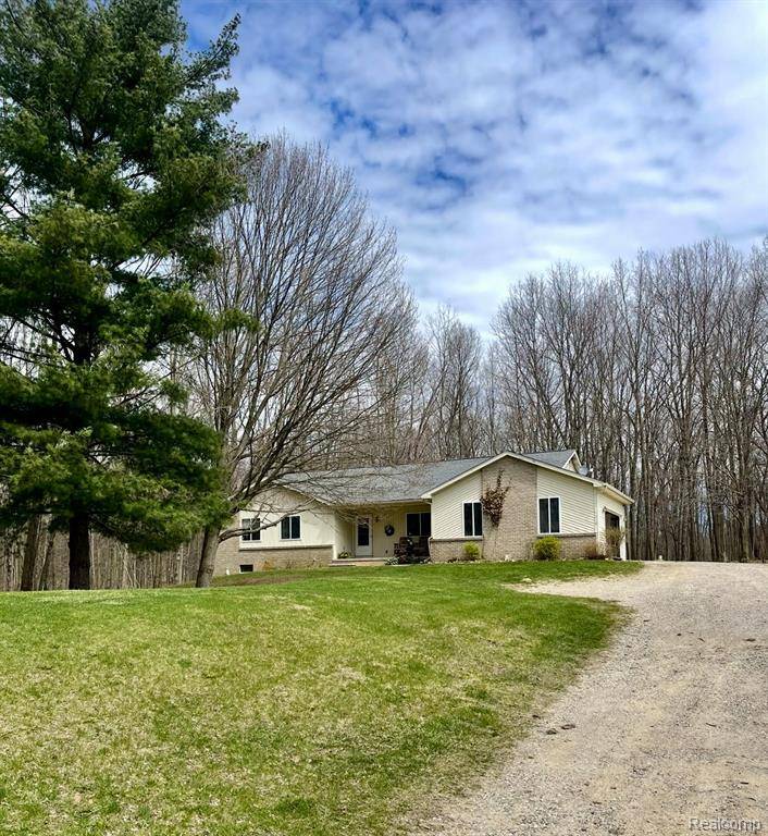 Fenton, MI 48430,7312 LINDEN Road