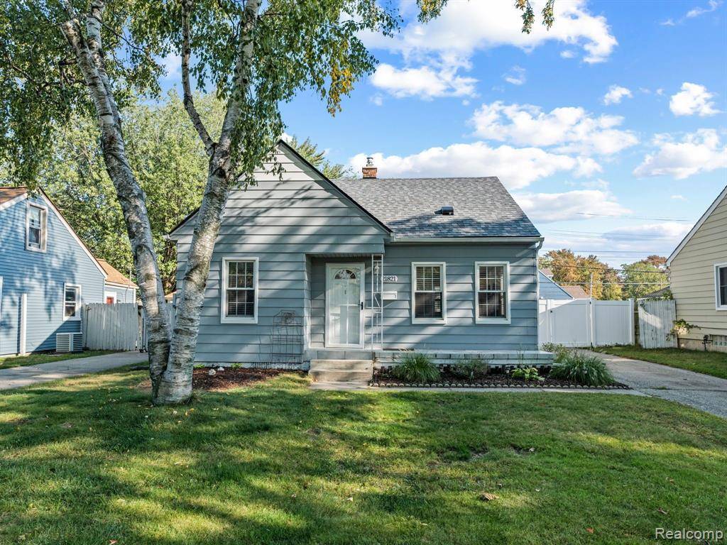 Saint Clair Shores, MI 48080,21821 LANGE Street