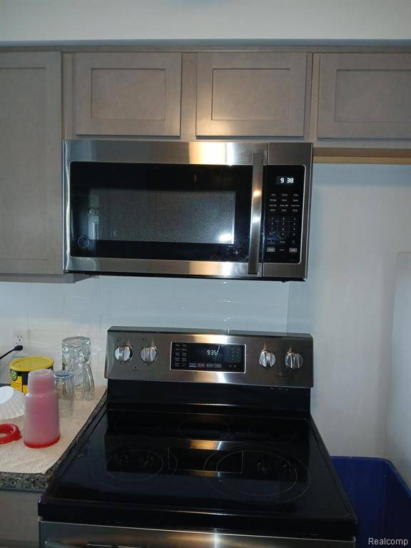 Livonia, MI 48154,27425 LYNDON Street