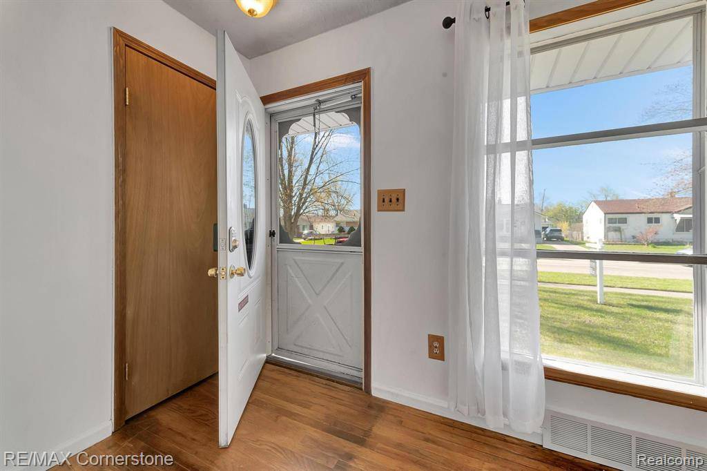 Westland, MI 48186,31524 HAZELWOOD Street