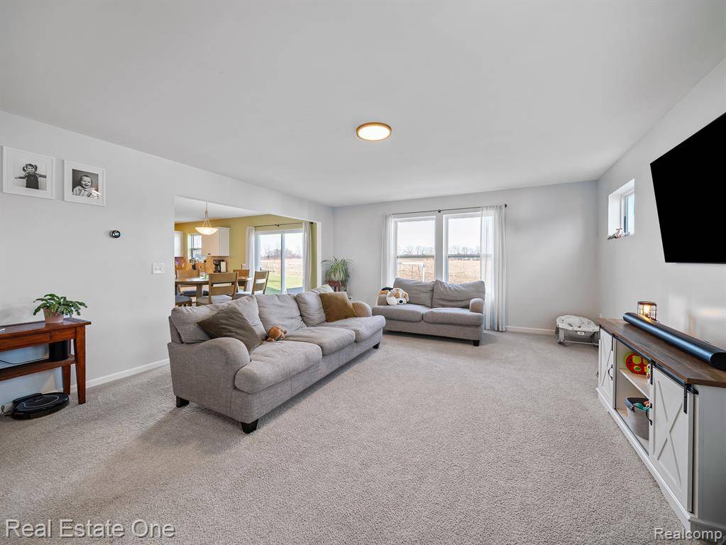 Linden, MI 48451,16586 CHARLES TOWN Drive