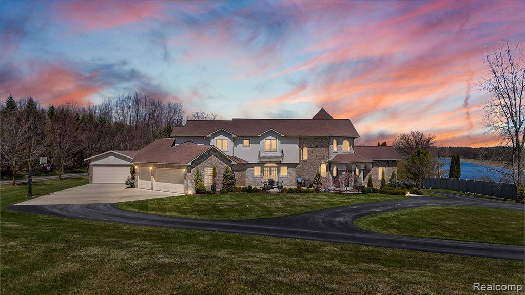 Holly, MI 48442,7455 GROVELAND Road