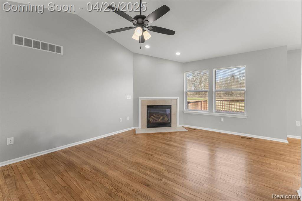 Romulus, MI 48174,33378 BAY HILL Drive