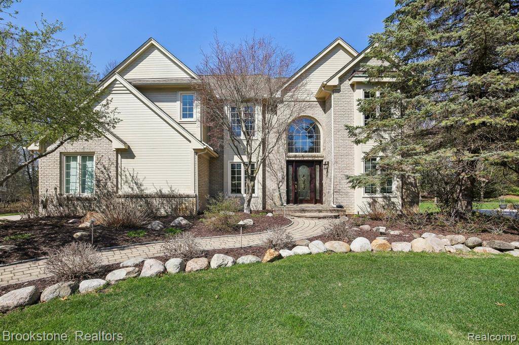 Wixom, MI 48393,1391 WOODBRIDGE Court