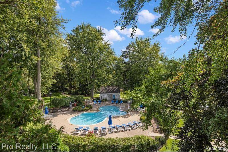 Waterford, MI 48328,3559 PORT COVE Drive