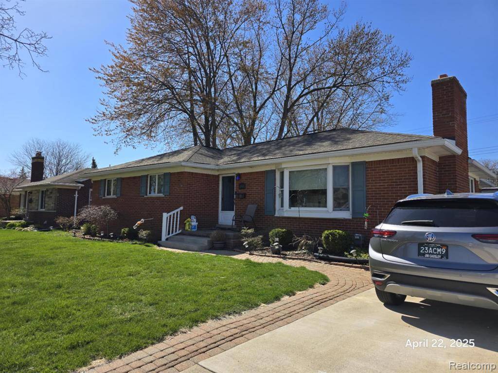 Saint Clair Shores, MI 48080,22320 RED MAPLE Lane