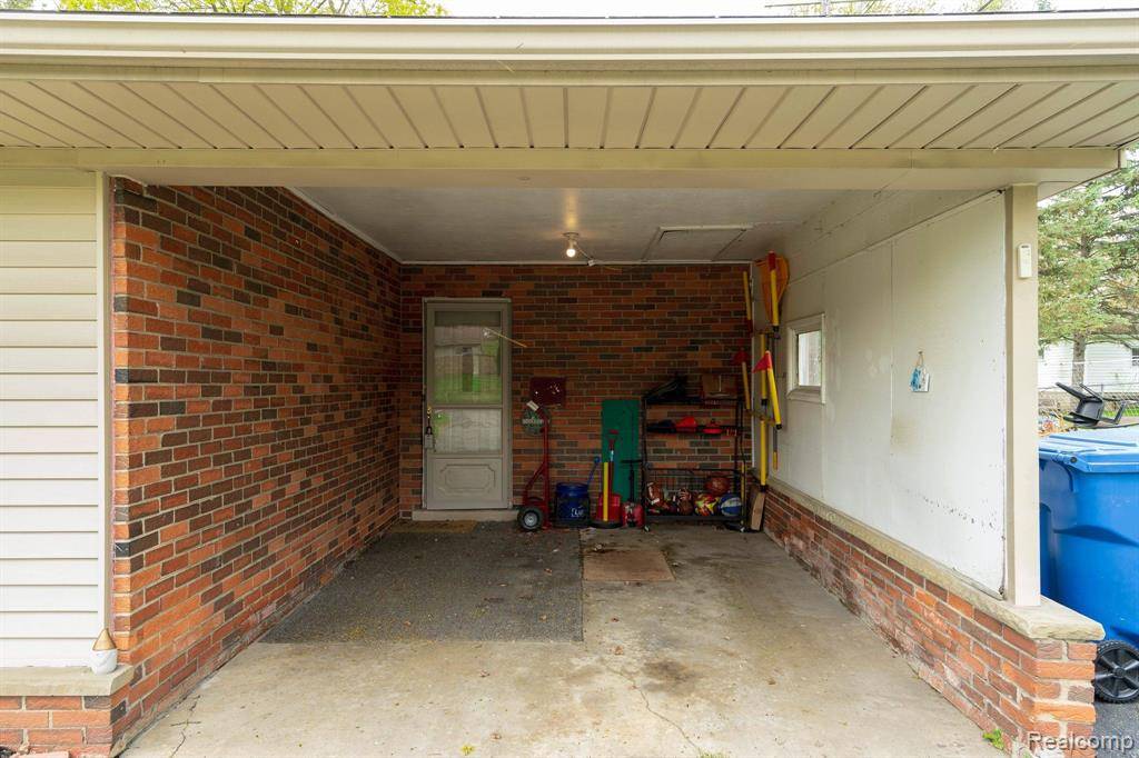 Waterford, MI 48328,779 JOYCEIL Drive
