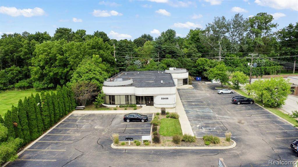 Farmington, MI 48335,33466 W 8 MILE Road