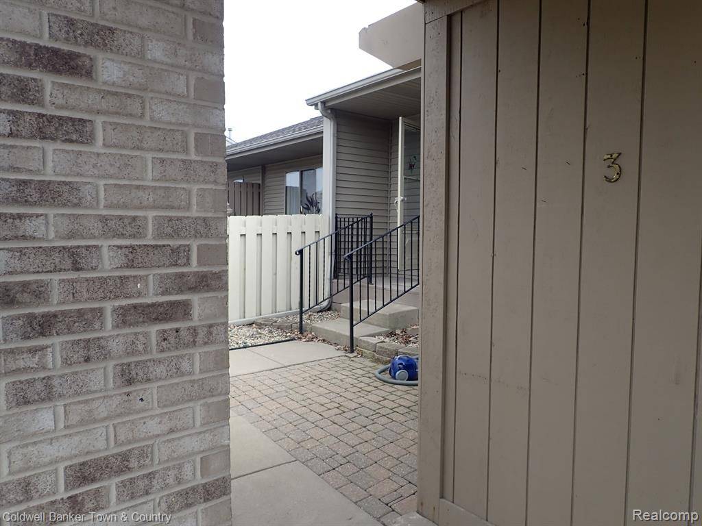 South Lyon, MI 48178,62330 Arlington Circle #3