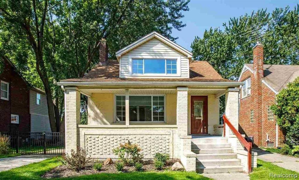 Grosse Pointe, MI 48230,907 UNIVERSITY PL