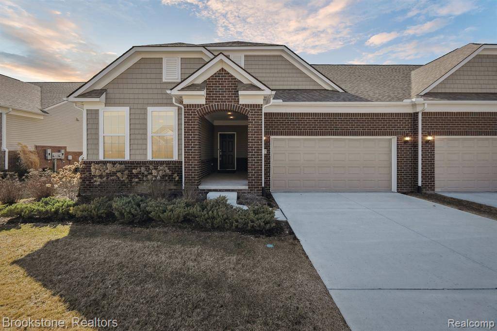 Ann Arbor, MI 48108,527 HOLMDALE Way