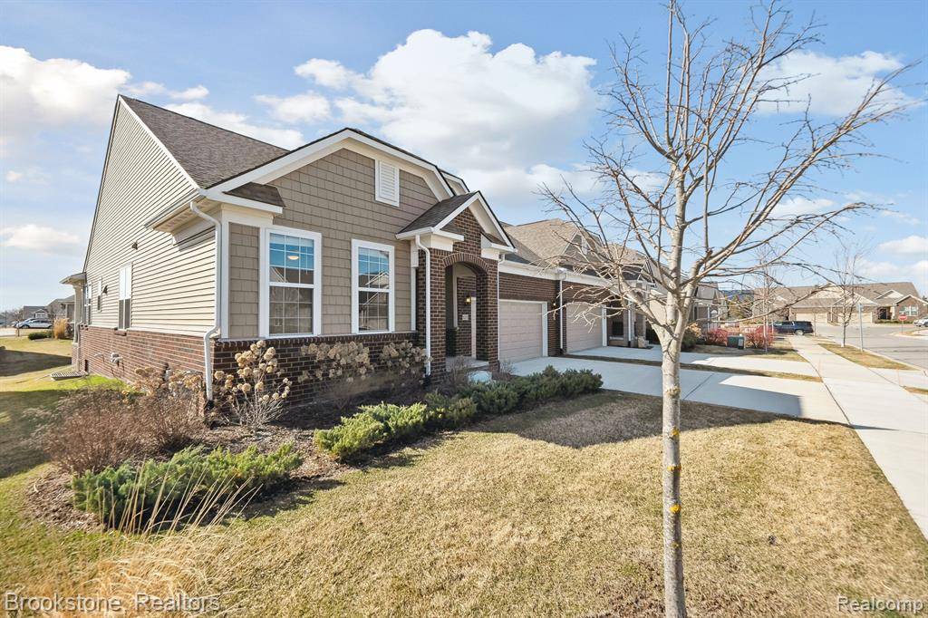 Ann Arbor, MI 48108,527 HOLMDALE Way