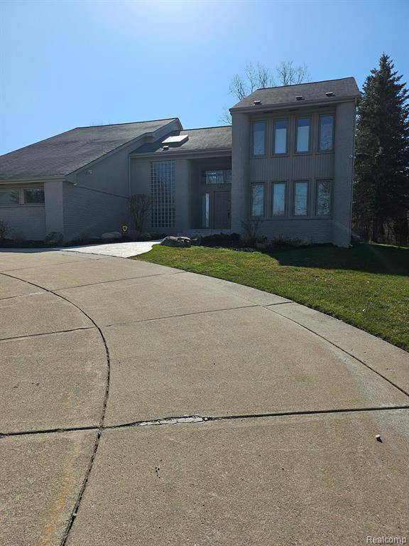 West Bloomfield, MI,6463 ROYAL POINTE Drive