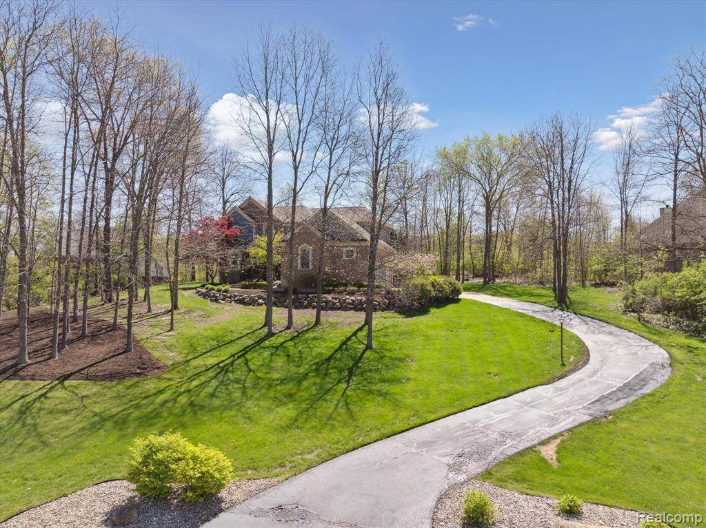 Fenton, MI 48430,8504 Riverwalk Drive
