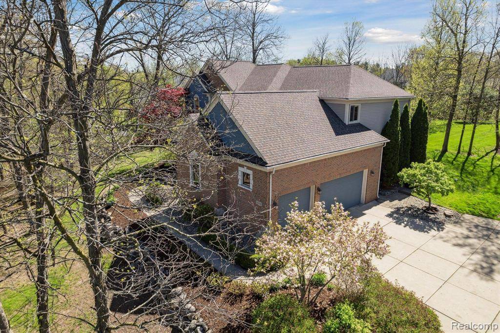 Fenton, MI 48430,8504 Riverwalk Drive