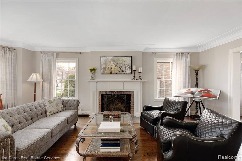 Grosse Pointe Farms, MI 48236,324 MCMILLAN Road