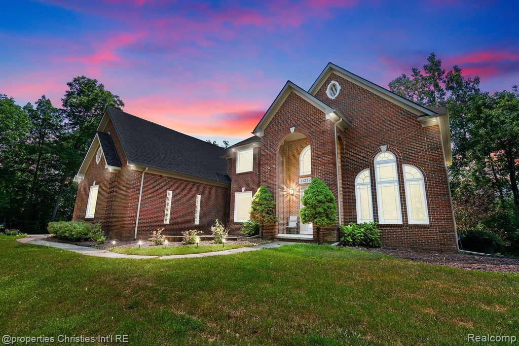 Farmington Hills, MI 48335,21232 HETKE Drive