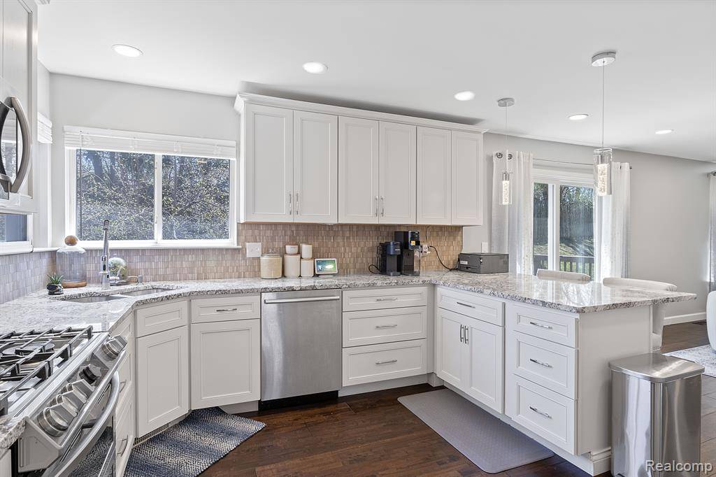 Farmington Hills, MI 48335,34709 PICKFORD Drive