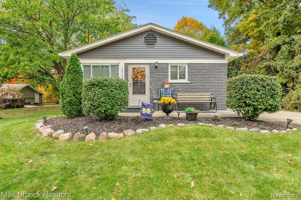 Northville, MI 48167,19737 CLEMENT Road