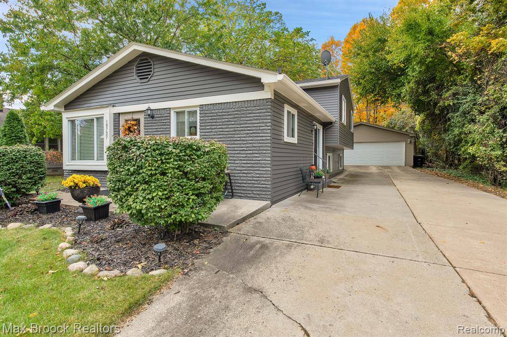 Northville, MI 48167,19737 CLEMENT Road