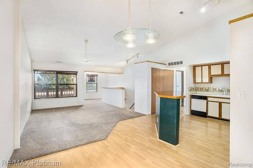 South Lyon, MI 48178,61144 GREENWOOD DRIVE