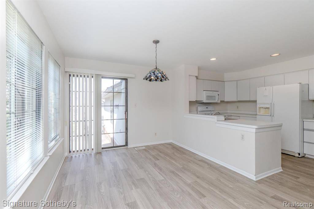 West Bloomfield, MI,6015 PEBBLE LANE