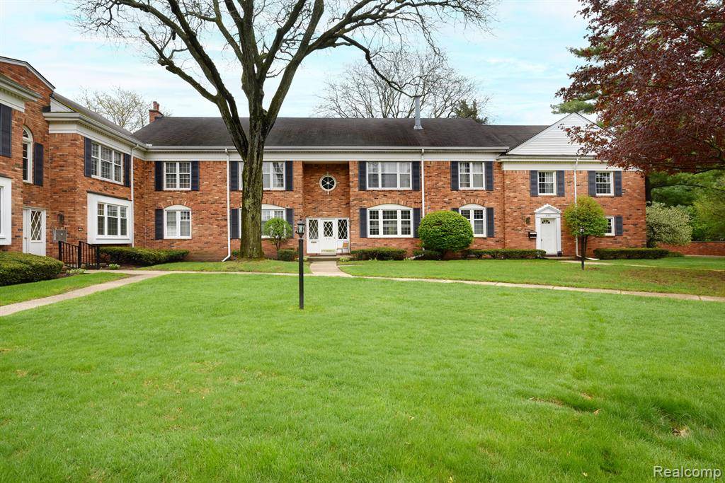 Bloomfield Hills, MI 48301,650 TRAILWOOD Path