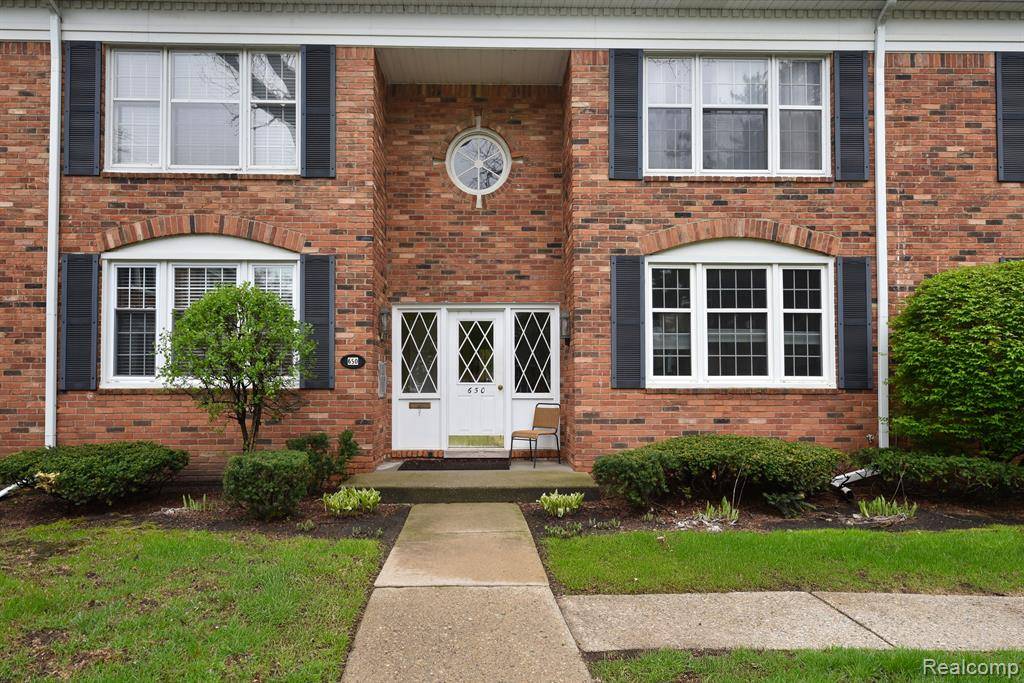 Bloomfield Hills, MI 48301,650 TRAILWOOD Path