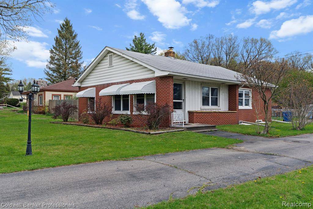 Waterford, MI 48327,1401 S WILLIAMS LAKE Road