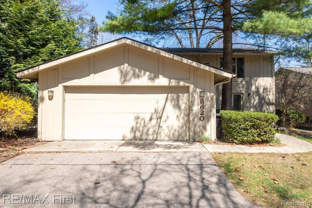 West Bloomfield, MI 48324,6620 RED CEDAR Lane