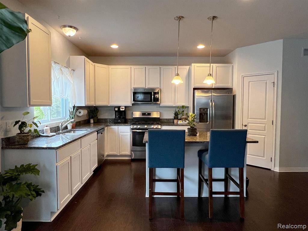 Holly, MI 48442,285 BEAVER Run