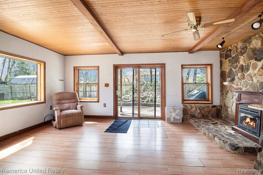 Brighton, MI 48114,4342 PLEASANT VALLEY Road